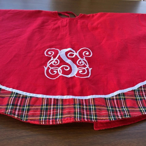 Crown & Ivy Monogrammed With "S" Christmas Tree Skirt Red W/Plaid Trim - Picture 8 of 8